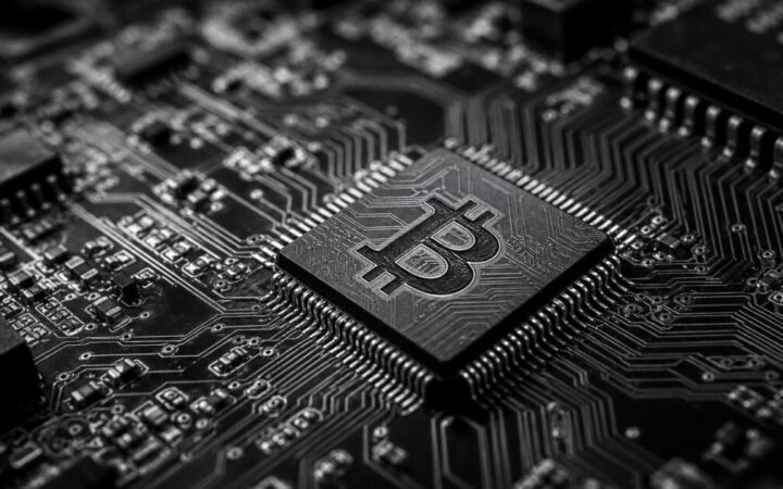 بيتكوين وإيثريوم لا يتفاعلان مع ارتفاع الأسهم العالمية وسط توقعات تنظيمية