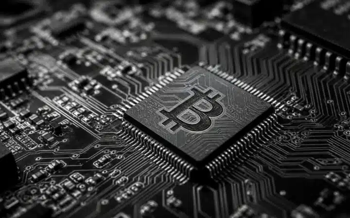 بيتكوين وإيثريوم لا يتفاعلان مع ارتفاع الأسهم العالمية وسط توقعات تنظيمية