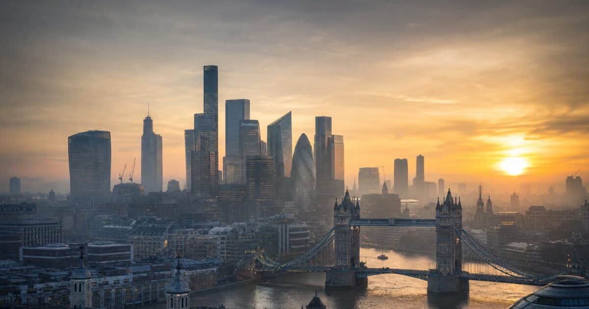 العقوبات البريطانية تستهدف منصة HTX وسط اتهامات بالتحايل المالي الروسي