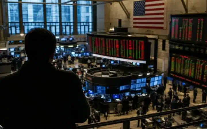 تدفقات خارجة بقيمة 228 مليون دولار من صناديق بيتكوين المتداولة في يوم واحد وسط سلسلة تسعة أيام