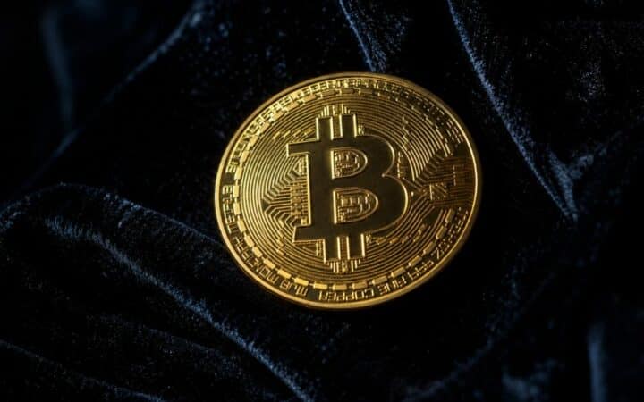 بيتكوين، دوجكوين، XRP، وشيبا إينو تتوقف عند مقاومة رئيسية بسبب ضعف الحجم