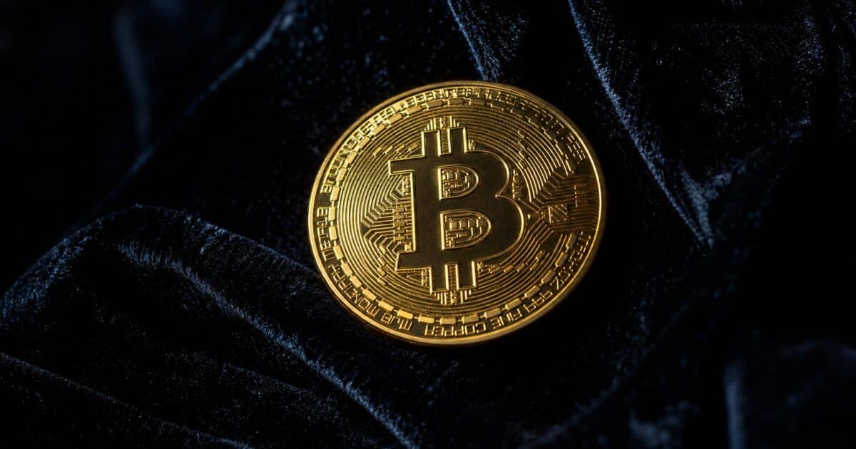 بيتكوين، دوجكوين، XRP، وشيبا إينو تتوقف عند مقاومة رئيسية بسبب ضعف الحجم