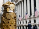 هبوط بيتكوين إلى أقل من 60 ألف دولار مع خروج 1.9 مليار دولار من صناديق ETF