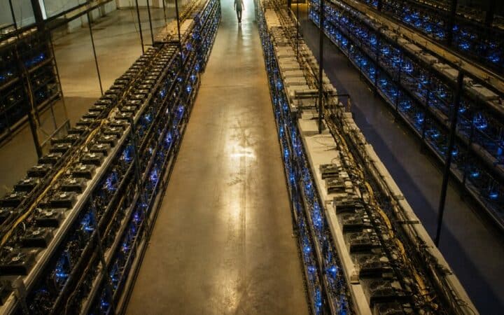 بيتكوين تواجه ارتفاعًا إلى 75,000 دولار أو انهيارًا إلى 55,000 دولار مع تصاعد الضغوط في يوليو