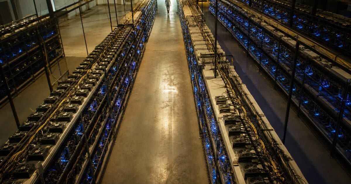 بيتكوين تواجه ارتفاعًا إلى 75,000 دولار أو انهيارًا إلى 55,000 دولار مع تصاعد الضغوط في يوليو