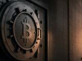 بيتكوين (BTC) يحافظ على مستوى 60,000 دولار بصعوبة مع تراجع حجم العقود الآجلة