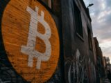انخفاض بيتكوين إلى ,322، الأدنى منذ فبراير وسط شكوك حول التعافي
