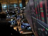 تراجع بطيء لبيتكوين يتعمق مع تدفقات خارجة بقيمة 3 مليارات دولار من صناديق ETF