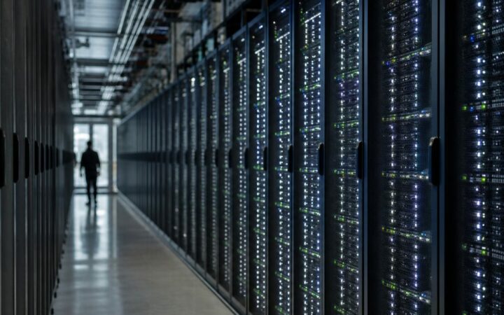 عدد حاملي Chainlink يقترب من 900,000 مع خروج LINK من المنصات