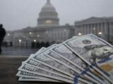 مؤشر الدولار يصل إلى 105.84 مع تراجع الين نحو منطقة تدخل بنك اليابان