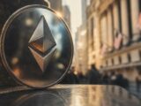 انهيار إيثريوم يسحب القيمة السوقية للعملات البديلة إلى أقل من 880 مليار دولار