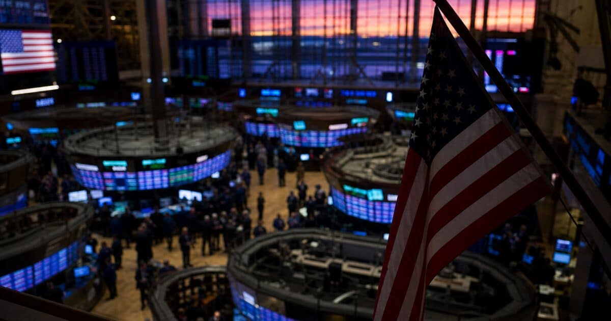 تدفقات إيثريوم الخارجة من صناديق ETF تصل إلى 168 مليون دولار مع دخول الحيتان