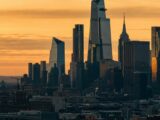 جولدمان ساكس يخفض توقعاته لسعر الذهب إلى ,900 مع تراجع رهانات خفض الفائدة