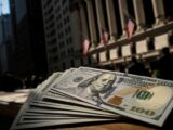 نايتكسيس تتوقع تراجع الدولار وتوصي العملاء ببيعه الآن