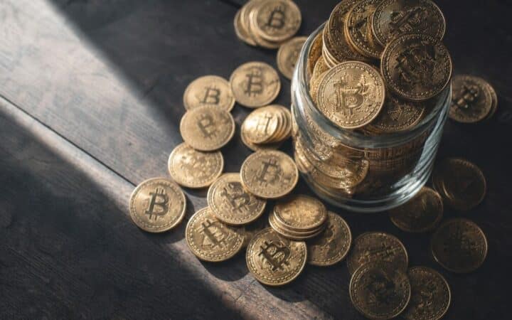 حاملو بيتكوين على المدى القصير يبيعون 50,000 بيتكوين بخسارة وسط مخاوف من الاستسلام