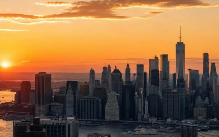 أسهم سبيس إكس تقفز بنسبة 20% في أول يوم تداول على ناسداك فوق 160 دولار للسهم