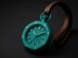 مراجعة Swatch × Audemars Piguet Royal Pop: ساعة AP بـ 300 دولار التي هزّت الإنترنت