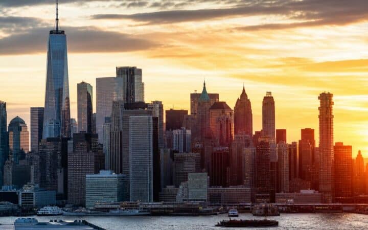 تريتون جونستون يواجه تهمًا بقيمة 13 مليون دولار بعد توقيفه بسيارة لامبورغيني