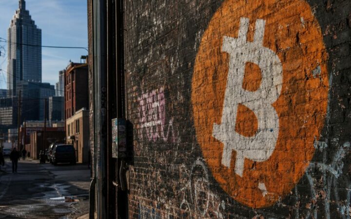 المستشارون الماليون التقليديون يفضلون العملات المستقرة والتوكنات على بيتكوين، وفقًا لبيتوايز