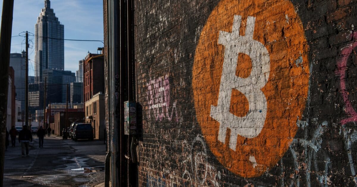 المستشارون الماليون التقليديون يفضلون العملات المستقرة والتوكنات على بيتكوين، وفقًا لبيتوايز