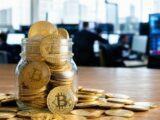 تعهد ترامب بشأن الاتفاق النووي مع إيران يضع متداولي بيتكوين في حالة ترقب
