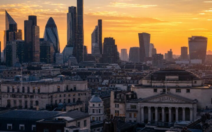 أنثروبيك تدخل نماذج كلود إلى ساحة FCA المعززة لـ 14 شركة فينتك