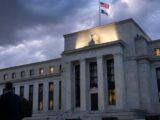 بيتكوين يرتفع إلى ,700 مع ترقب محضر الفيدرالي وبيانات الوظائف
