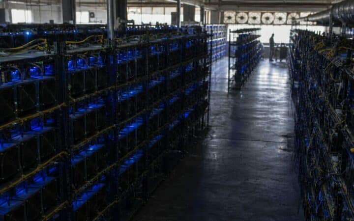 هبوط بيتكوين إلى أقل من ,000 مع تراجع الرافعة المالية في الجلسة الآسيوية