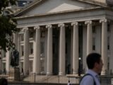 بيتكوين تواجه ضغطًا عند مستوى ,000 مع اقتراب انتهاء صلاحية خيارات بقيمة 1.4 مليار دولار وارتفاع عوائد