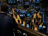 بيتكوين يستقر عند ,313 مع ارتفاع خام برنت إلى  وتعافي تدفقات صناديق ETF