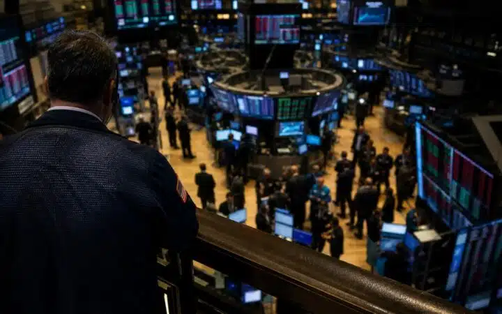 بيتكوين يستقر عند ,313 مع ارتفاع خام برنت إلى  وتعافي تدفقات صناديق ETF