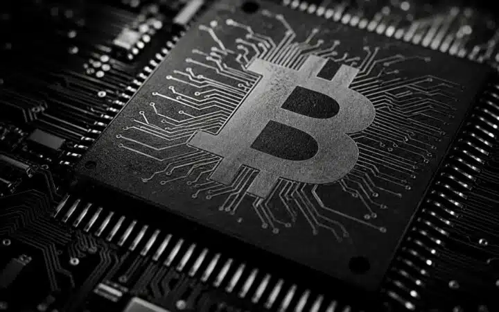 هبوط بيتكوين إلى أقل من 65,000 دولار مع تصاعد التوترات الجيوسياسية