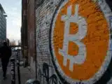 دفع بيتكوين نحو ,000 بينما يراقب المتداولون العرض وصناديق ETF والمحافظ الحكومية