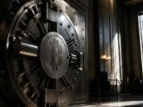 هبوط بيتكوين نحو 62,000 دولار بعد فرض ترامب لرسوم جديدة على الشحن في هرمز