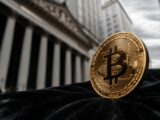 انخفاض تكلفة حاملي بيتكوين على المدى القصير إلى أقل من مستوى المدى الطويل