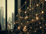 المستثمرون في العملات الرقمية يطاردون الرموز المربحة بينما Aave عند 