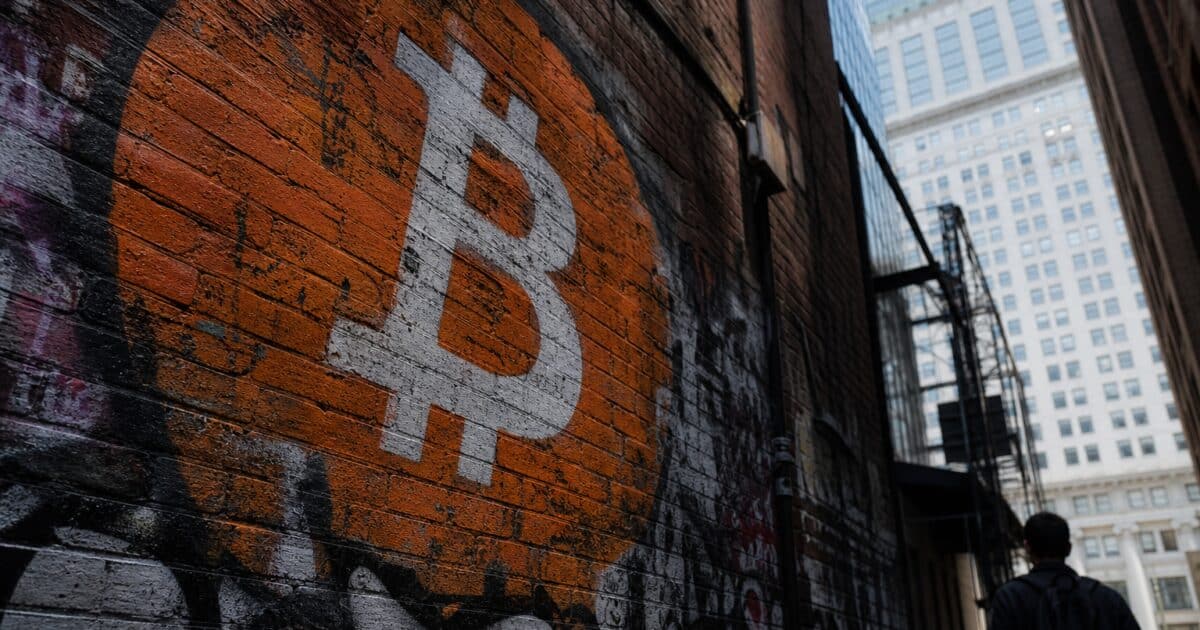 تحليل CryptoQuant يكشف عن تراكم الحيتان وإشارات أرباح في ظل تذبذب بيتكوين