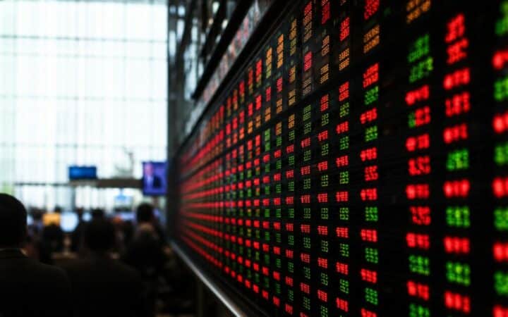 وزارة المالية التشيكية تمهل مزودي الإنترنت 15 يوماً لقطع اتصال 800,000 مستخدم لـ Polymarket