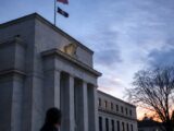 ارتفاع الدولار بعد دعم رئيسة الاحتياطي الفيدرالي في دالاس لوجان لزيادة معدلات الفائدة بشكل طفيف