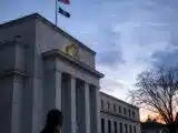 ارتفاع الدولار بعد دعم رئيسة الاحتياطي الفيدرالي في دالاس لوجان لزيادة معدلات الفائدة بشكل طفيف