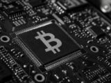 إيثريوم يتراجع بضعف سرعة بيتكوين بينما HYPE يخسر 10%