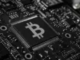 إيثريوم يتراجع بضعف سرعة بيتكوين بينما HYPE يخسر 10%