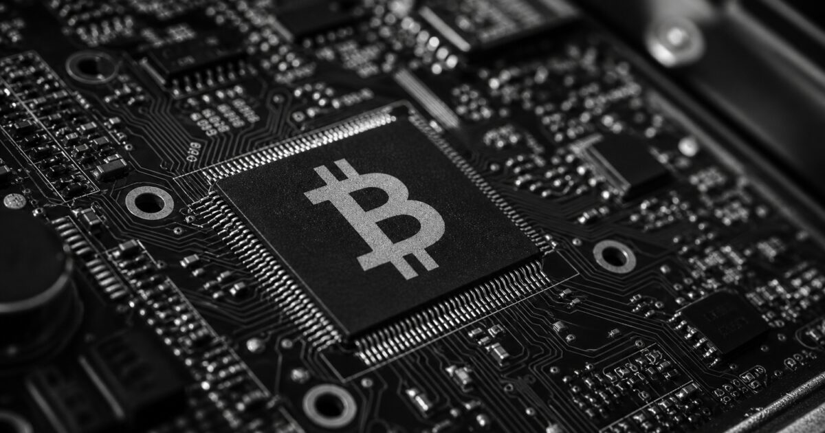 إيثريوم يتراجع بضعف سرعة بيتكوين بينما HYPE يخسر 10%