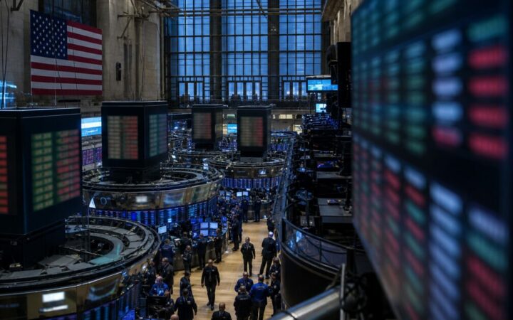 انخفاض إيثريوم نحو ,500 مع تدفقات خارجة بقيمة 5 مليون من صناديق ETF