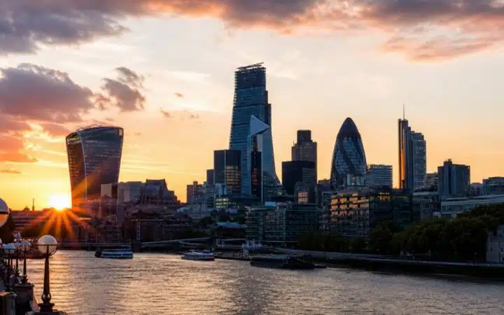 تخفيض التكاليف السنوية لمديري الأصول في المملكة المتحدة بمقدار 128 مليون جنيه إسترليني من خلال إصلاح التقارير