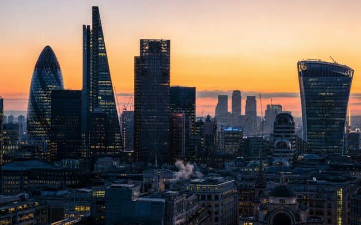 سحب 1200 إعلان تمويل سيارات في بريطانيا بسبب مخالفات شركات إدارة المطالبات