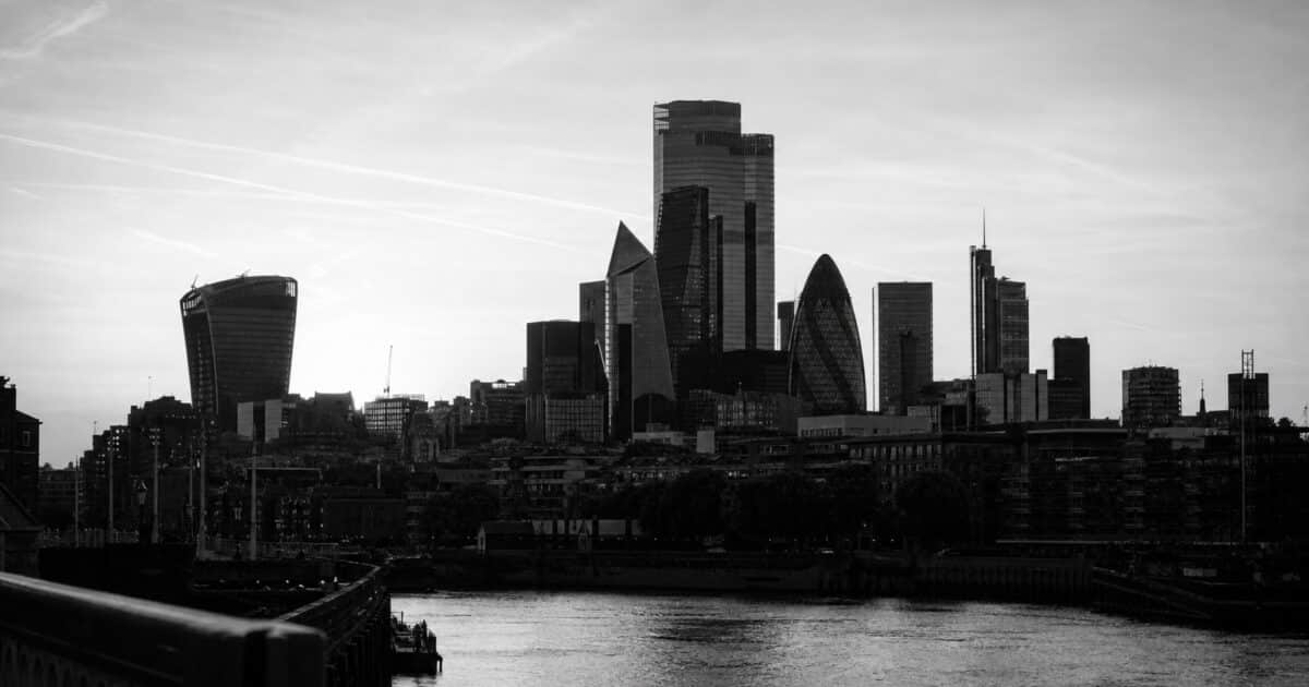مراجعة ميلز من FCA تضع 11 مليون بالغ بريطاني في قلب تحول التمويل بالذكاء الاصطناعي