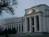انخفاض الذهب بنسبة 28% منذ ذروة يناير وسط قرارات الفيدرالي وتخارج صناديق ETF