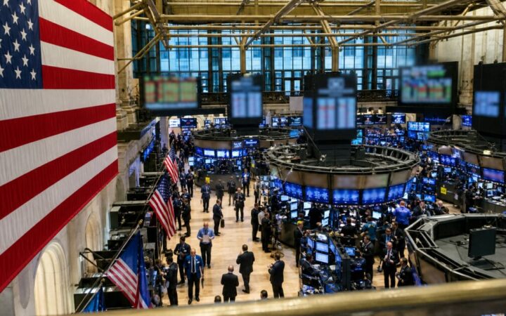 توكن HYPE يتحدى اتجاهات السوق وسط تدفقات خارجية من صناديق بيتكوين المتداولة