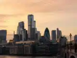 بورصة لندن تسعى لتداول على مدار الساعة بحلول 2027 تحت ضغط من نموذج العملات الرقمية